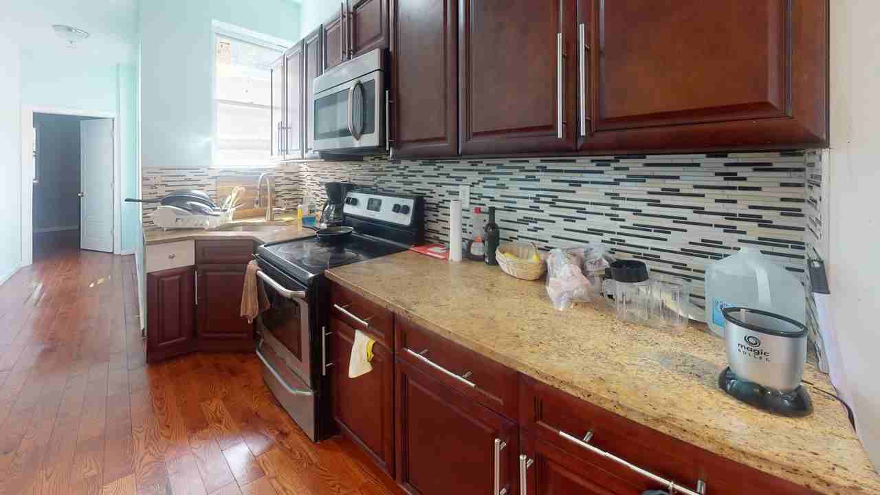 2237 N Sydenham St - Photo 3 of 43