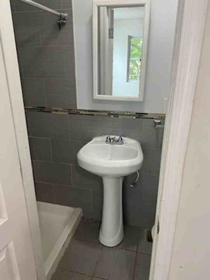 2237 N Sydenham St - Photo 4 of 43