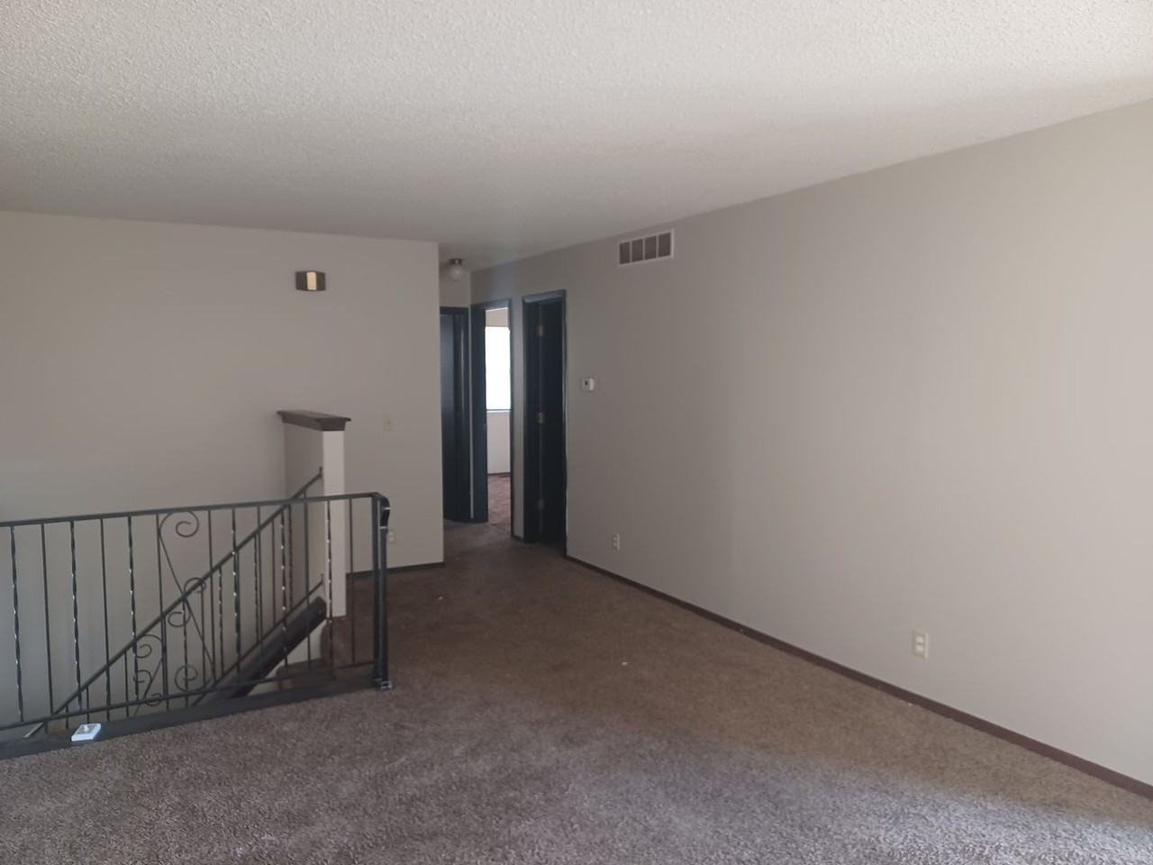2513 W Savannah Ave - Photo 3 of 14