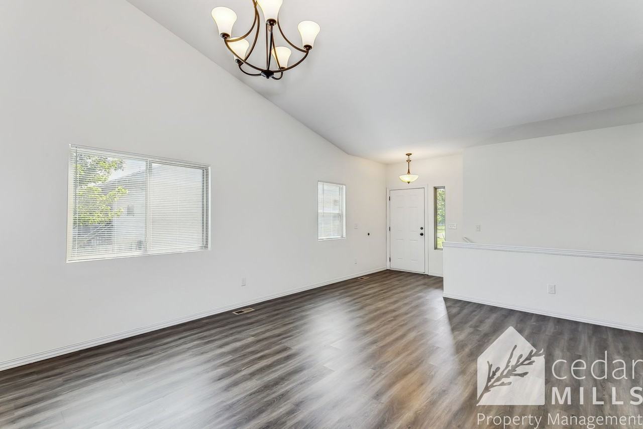 12612 E Willowgreen Cir - Photo 2 of 15