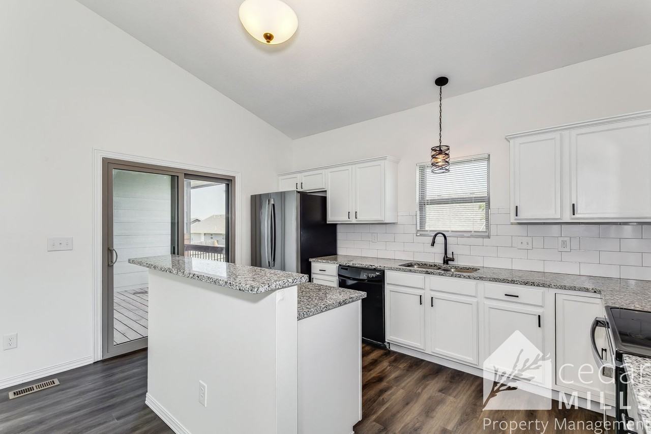 12612 E Willowgreen Cir - Photo 4 of 15