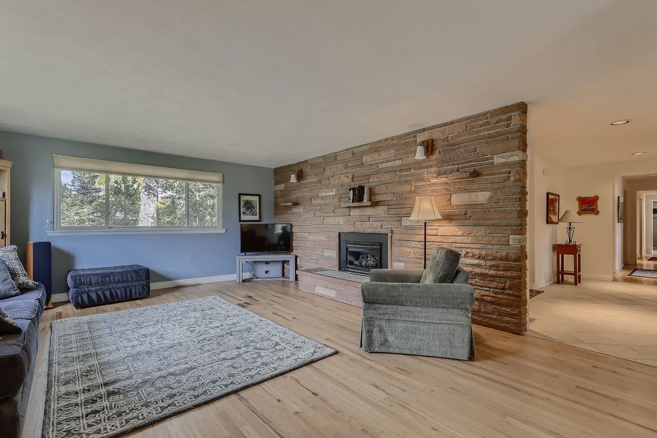 6086 Simmons Dr - Photo 2 of 18