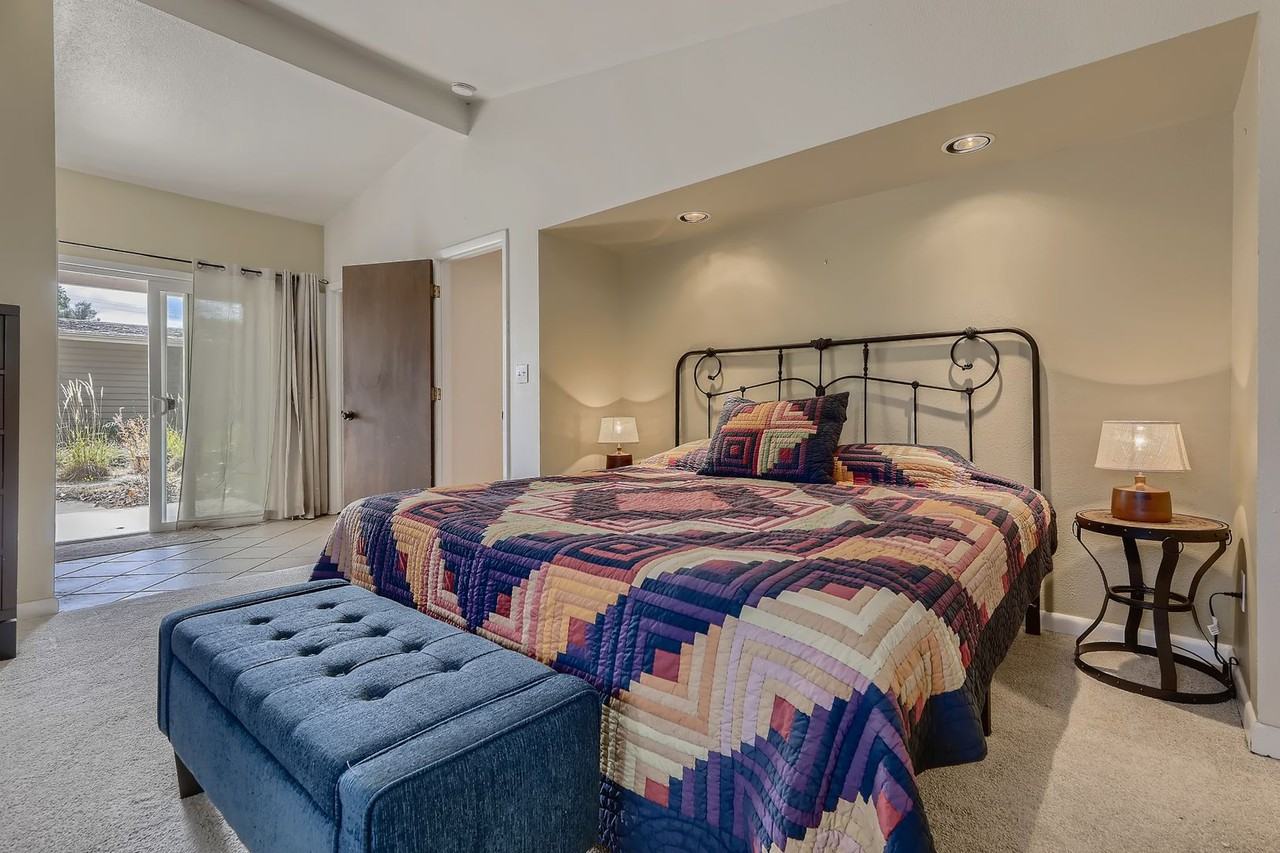 6086 Simmons Dr - Photo 3 of 18