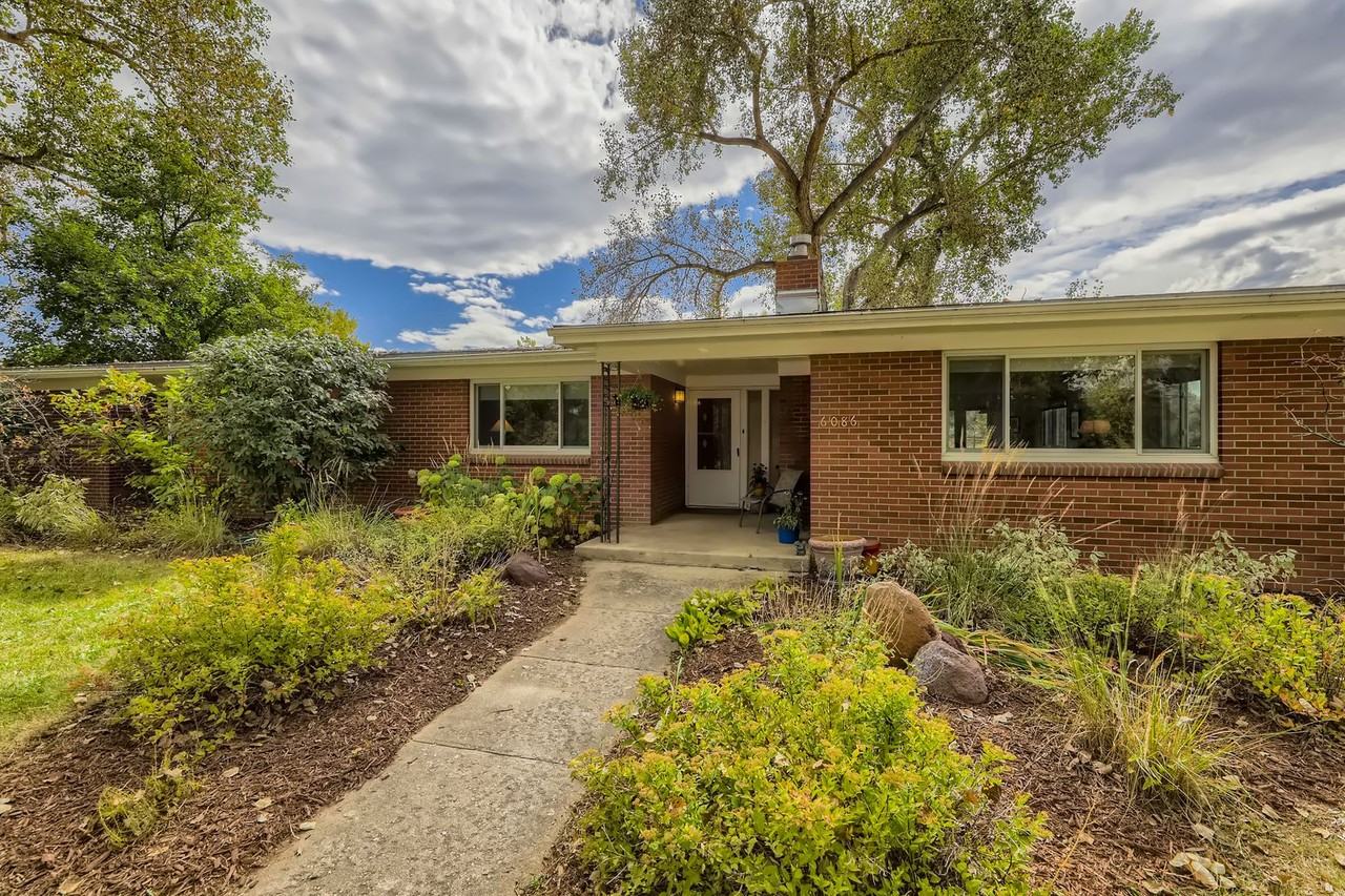 6086 Simmons Dr - Photo 5 of 18