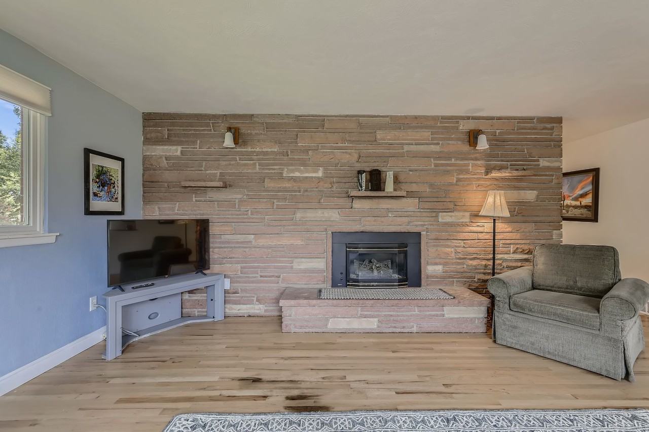 6086 Simmons Dr - Photo 7 of 18