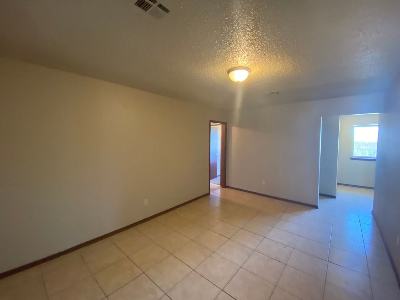 3320 Se 57th St - Photo 4 of 21