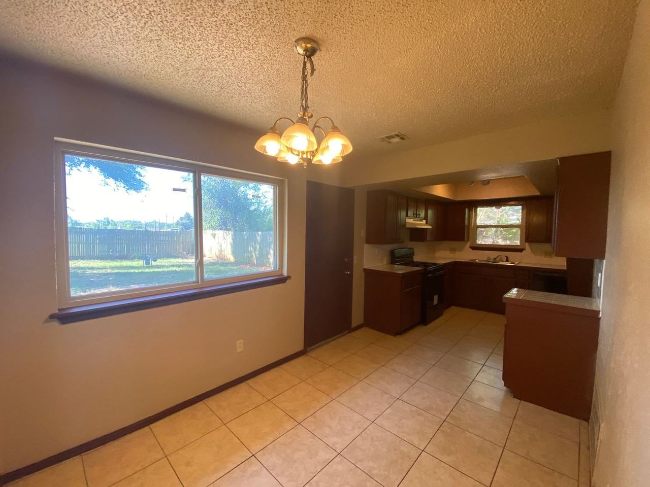 3320 Se 57th St - Photo 6 of 21