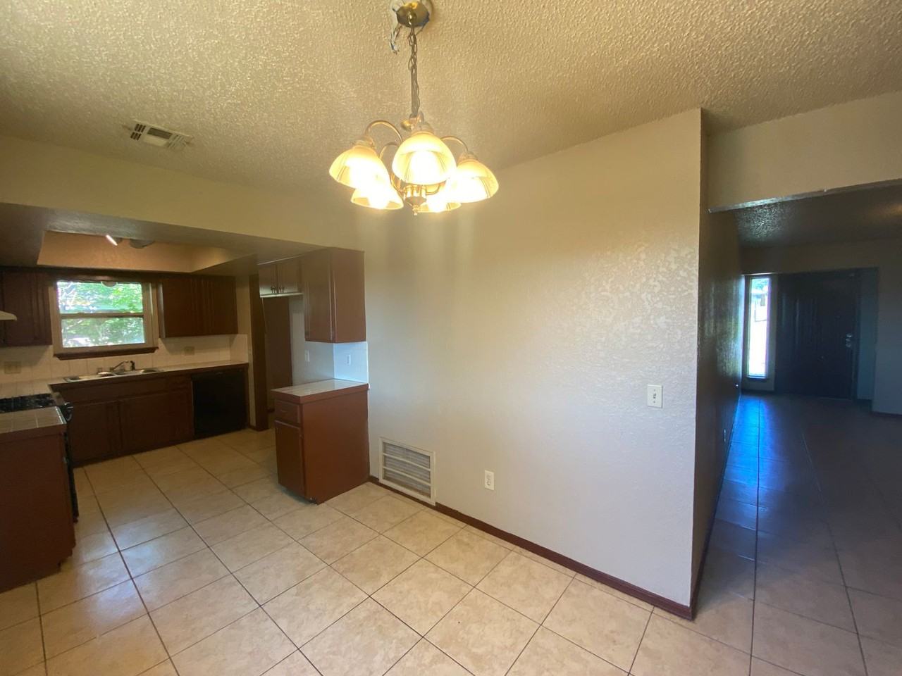 3320 Se 57th St - Photo 7 of 21