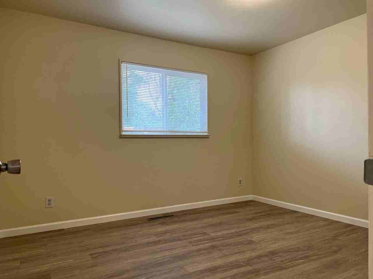 221 Security Blvd - Photo 6 of 9