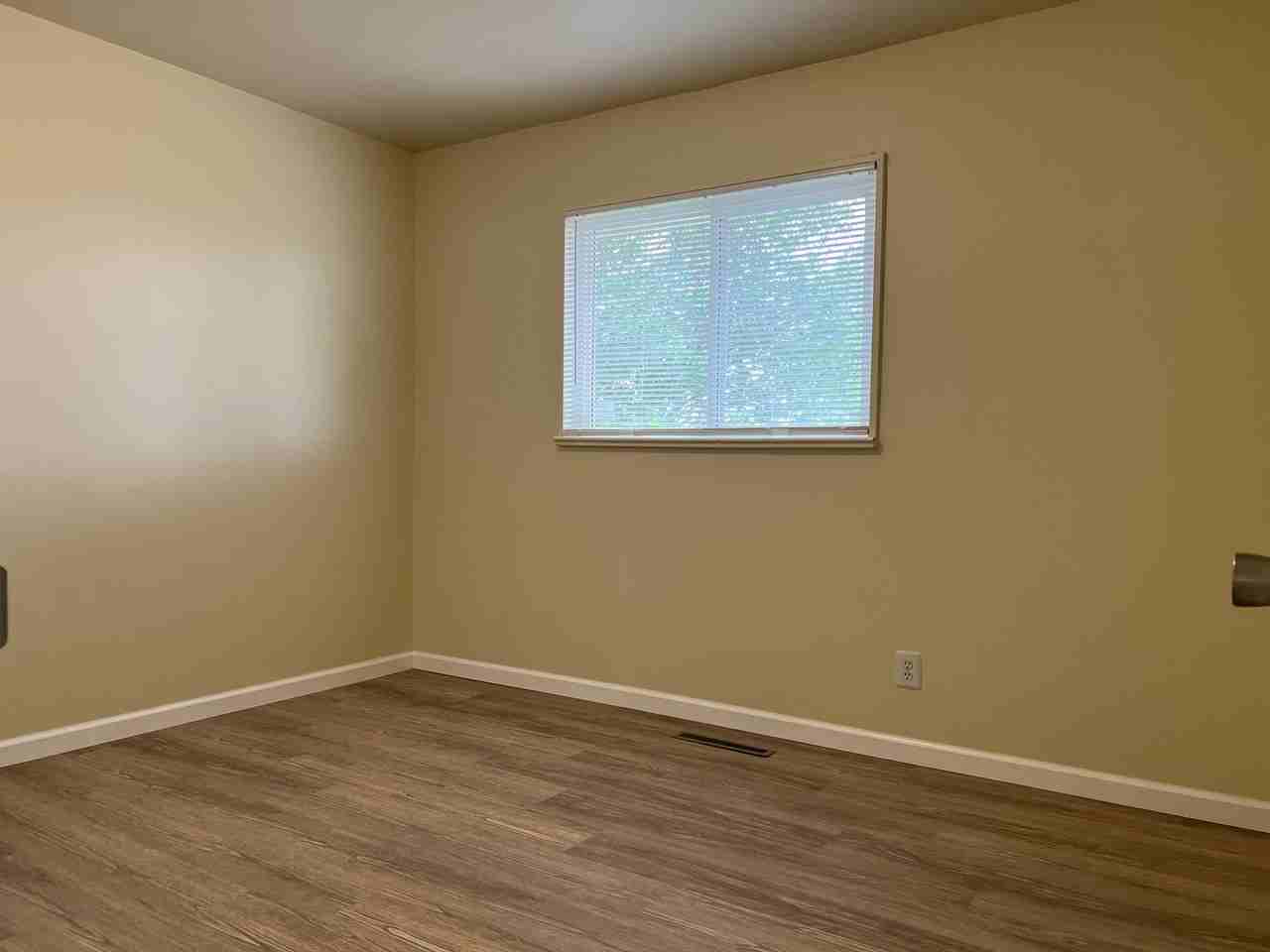 221 Security Blvd - Photo 7 of 9