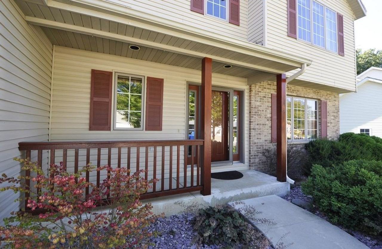 918 Southern Woods Place Southwest - Photo 2 of 35