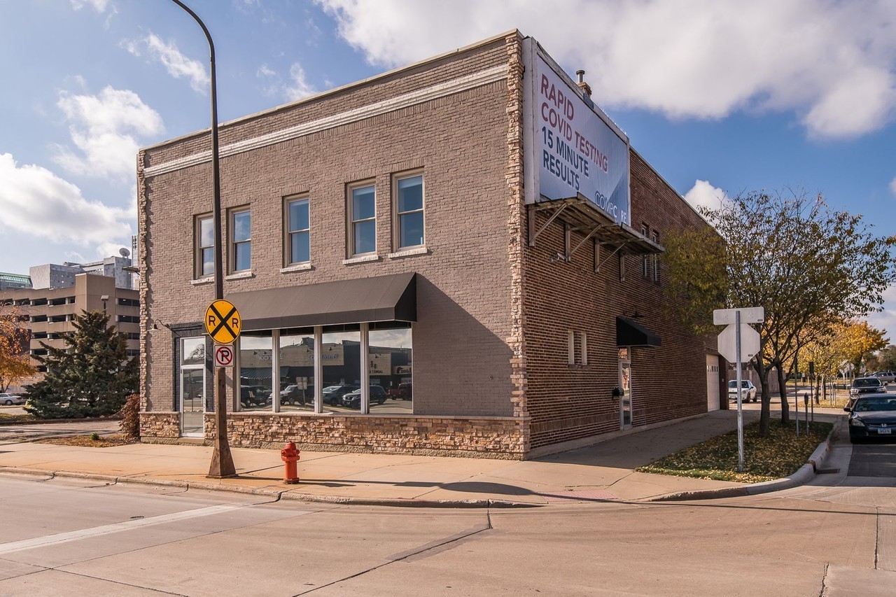 223 Broadway Ave N - Photo 3 of 40