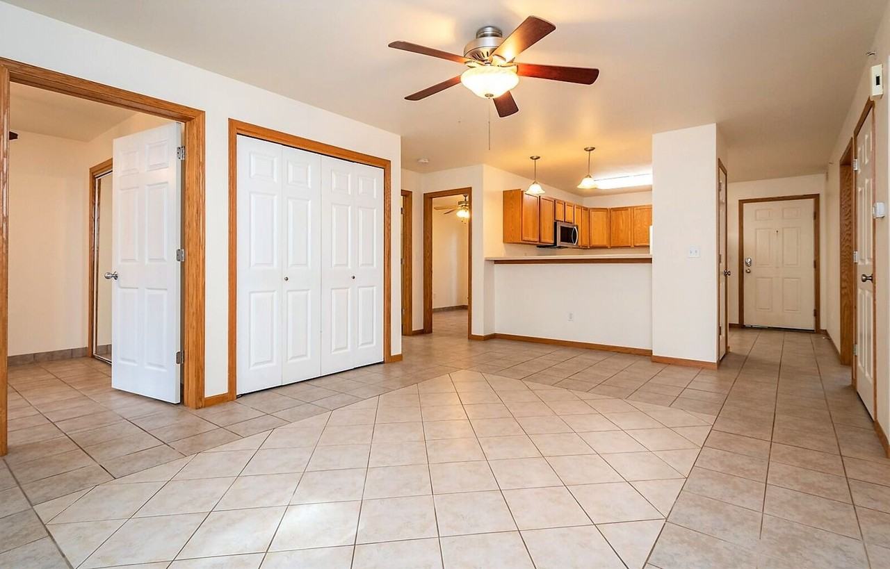 10 N Dodge St - Photo 4 of 22