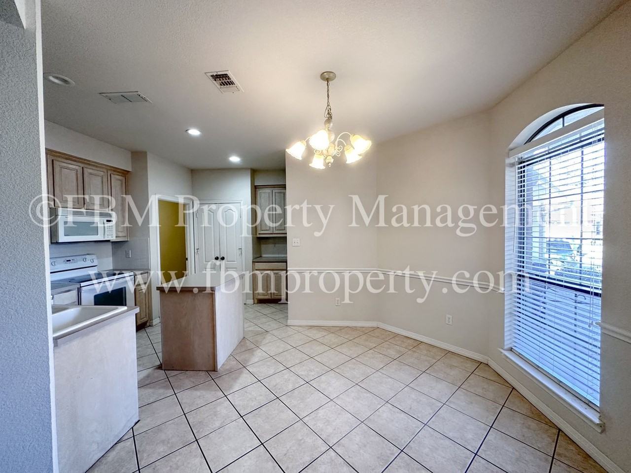 708 Nandina Way - Photo 5 of 23