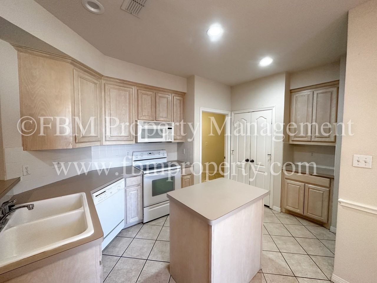 708 Nandina Way - Photo 7 of 23