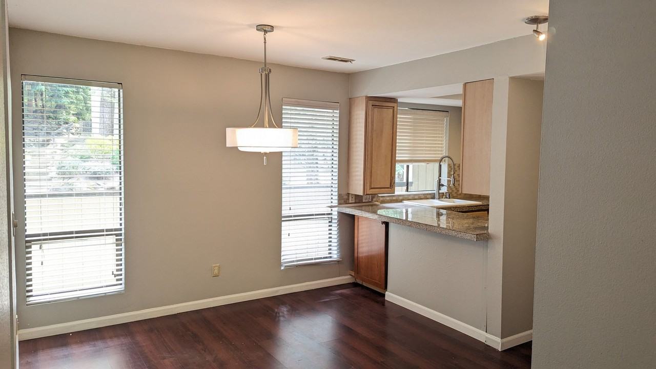 10819 Ne 37th Pl #107 - Photo 2 of 25