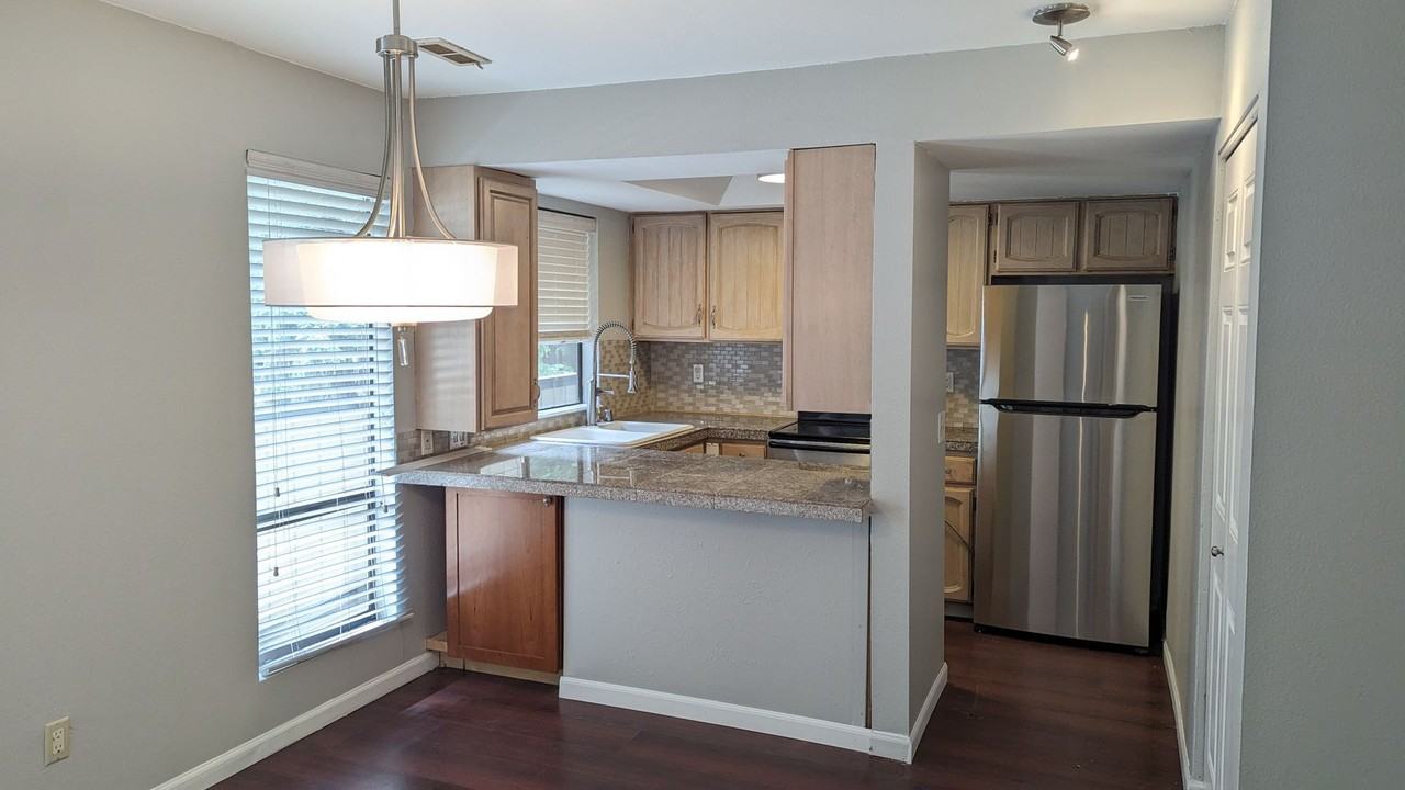 10819 Ne 37th Pl #107 - Photo 3 of 25