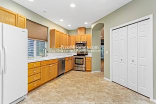919 Se Portlandia Ave - Photo 1 of 1