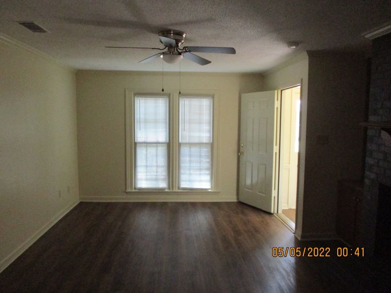 1915 Buck Ln Apt A - Photo 2 of 7