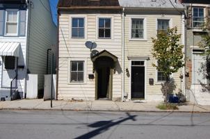 featured image of 153 E Louther St
