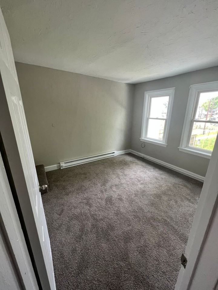 153 E Louther St - Photo 5 of 14