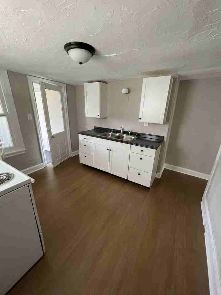 153 E Louther St - Photo 7 of 14