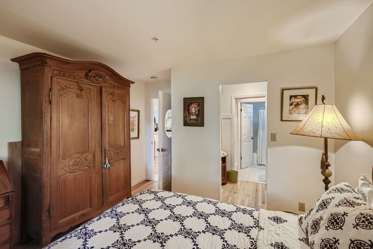 251 Pearl St #2 - Photo 4 of 27