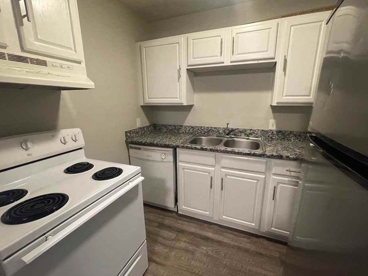 100 Mcarthur St #14 - Photo 4 of 6