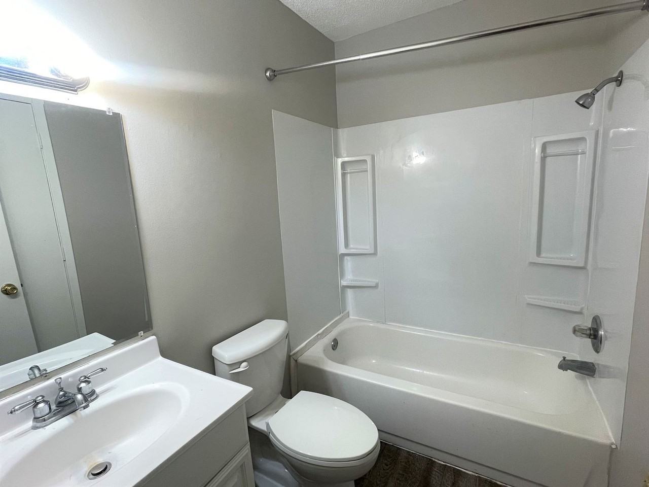 100 Mcarthur St #14 - Photo 6 of 6