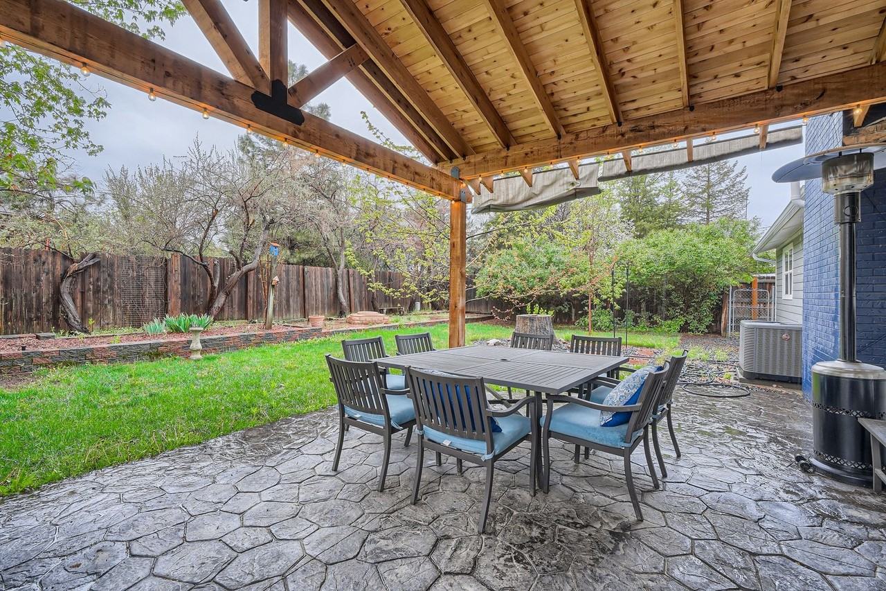 284 Short Pl - Photo 4 of 27