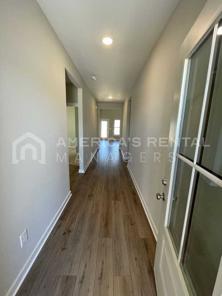 2124 Sullivan Dr Sw - Photo 2 of 33