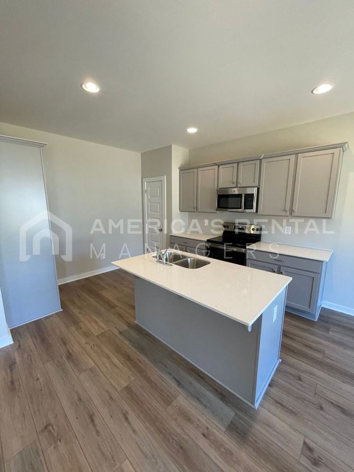 2124 Sullivan Dr Sw - Photo 5 of 33