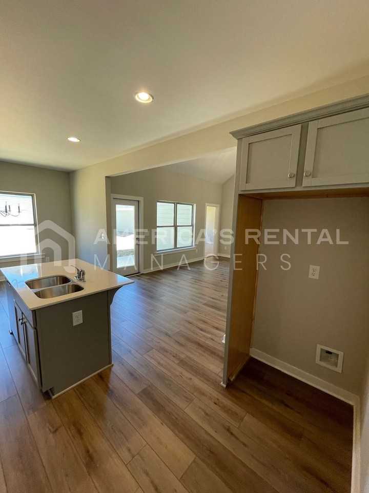 2124 Sullivan Dr Sw - Photo 7 of 33