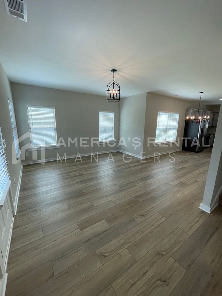 97 Kings Way - Photo 5 of 40