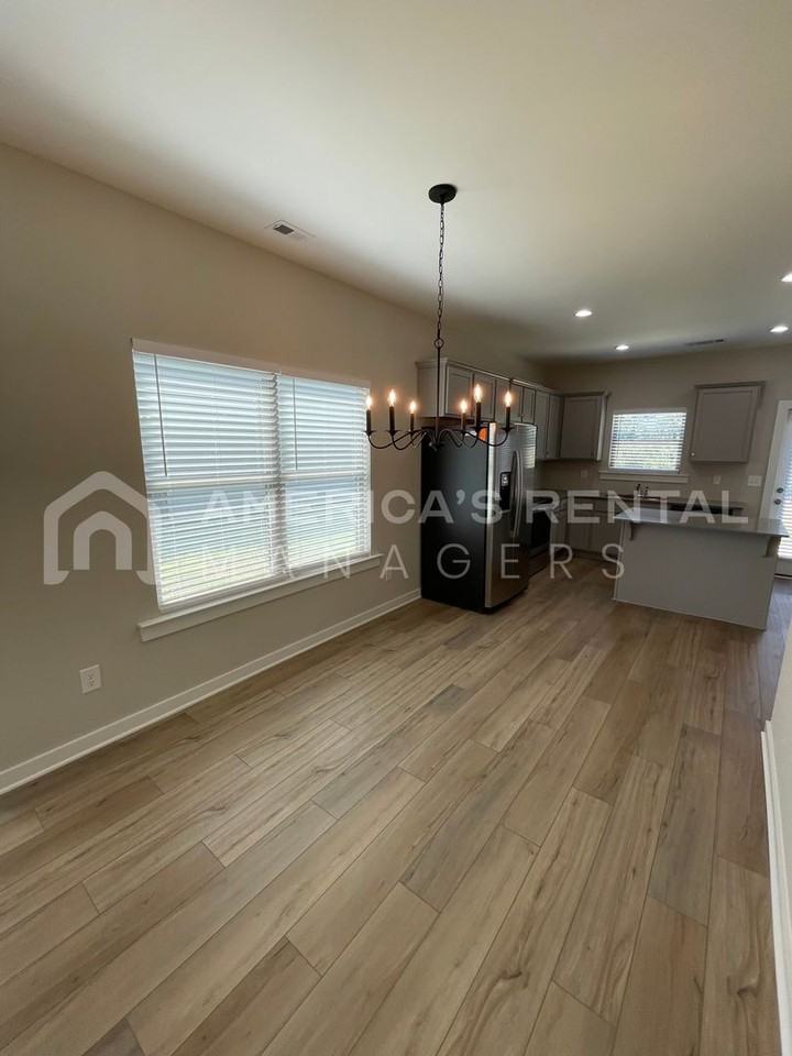 97 Kings Way - Photo 7 of 40