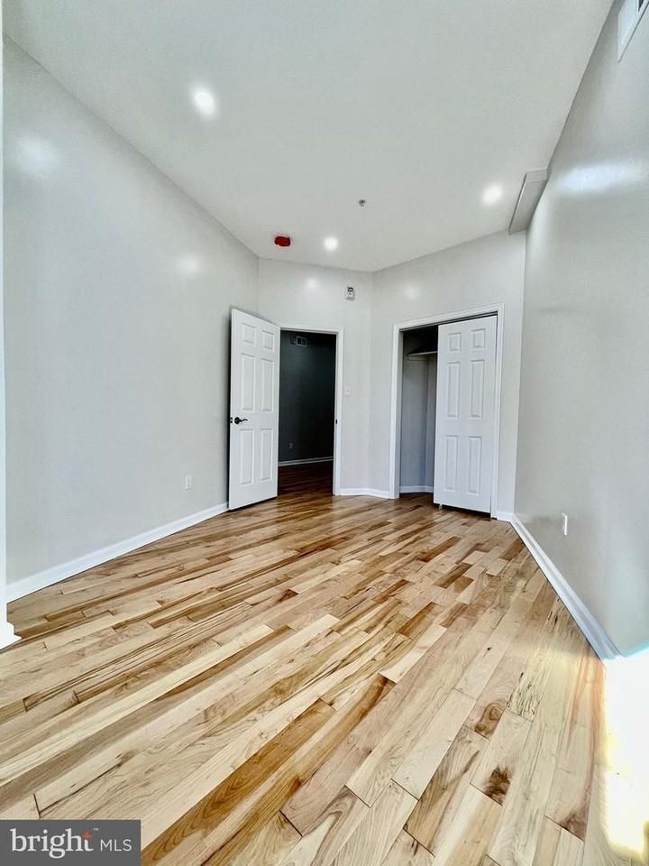 2602 Frankford Ave - Photo 5 of 14