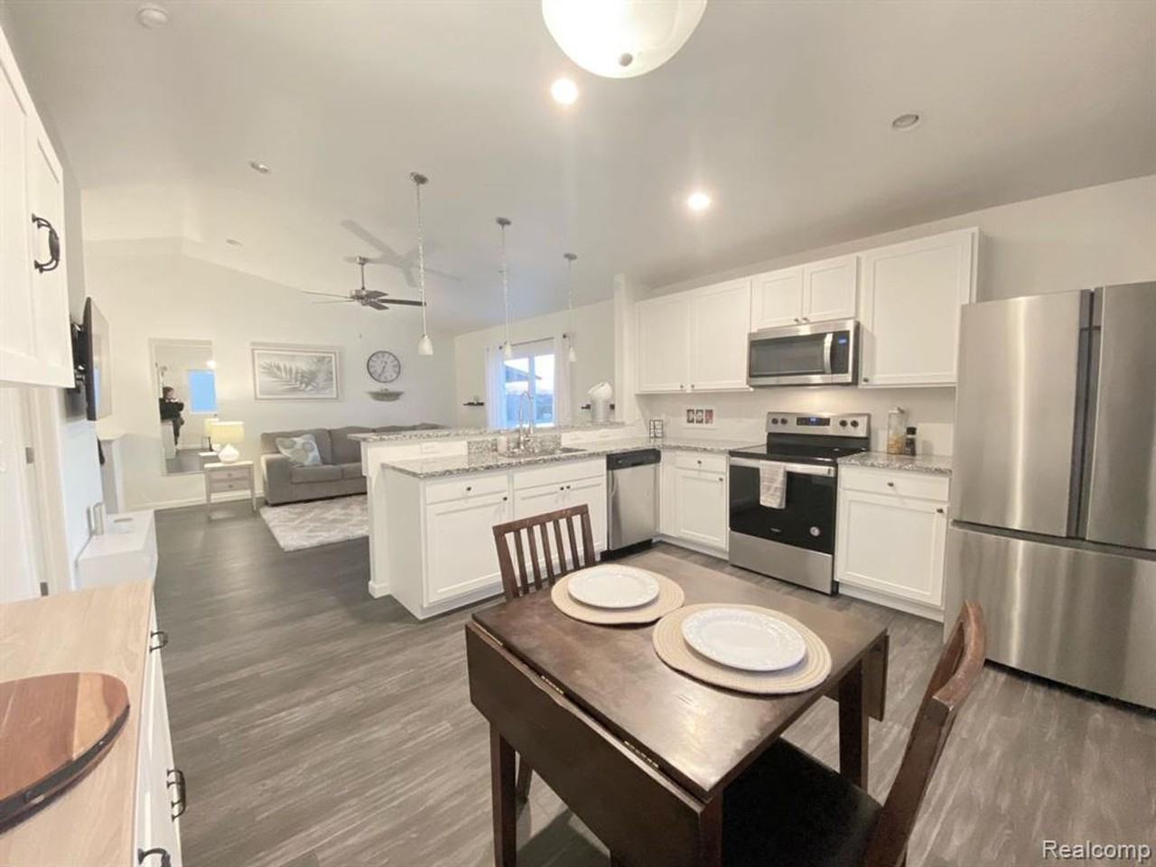 1734 Burr Pond Ln - Photo 5 of 15