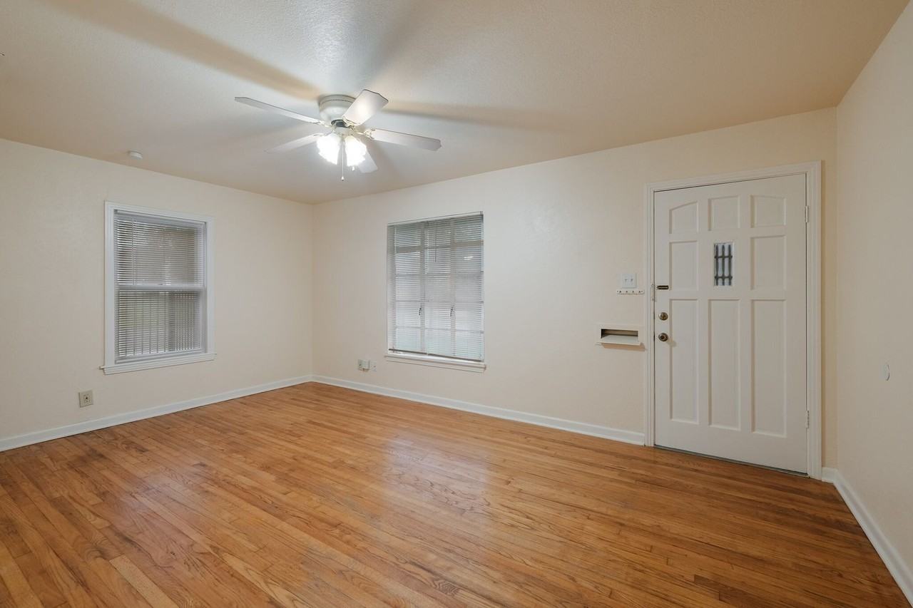 200 E Melrose Dr - Photo 3 of 16