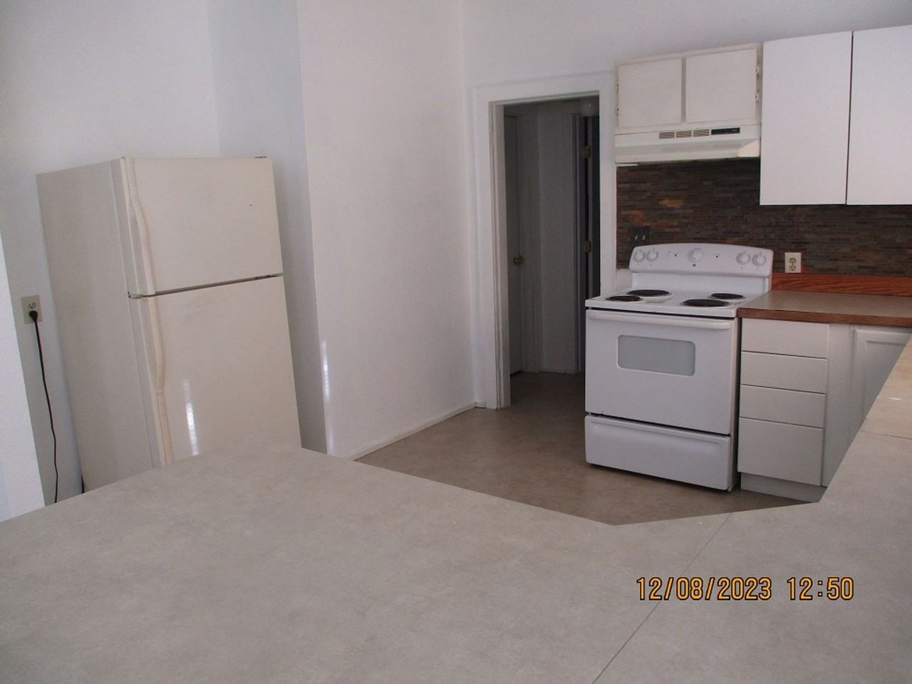 916 Lincoln St - Photo 3 of 8