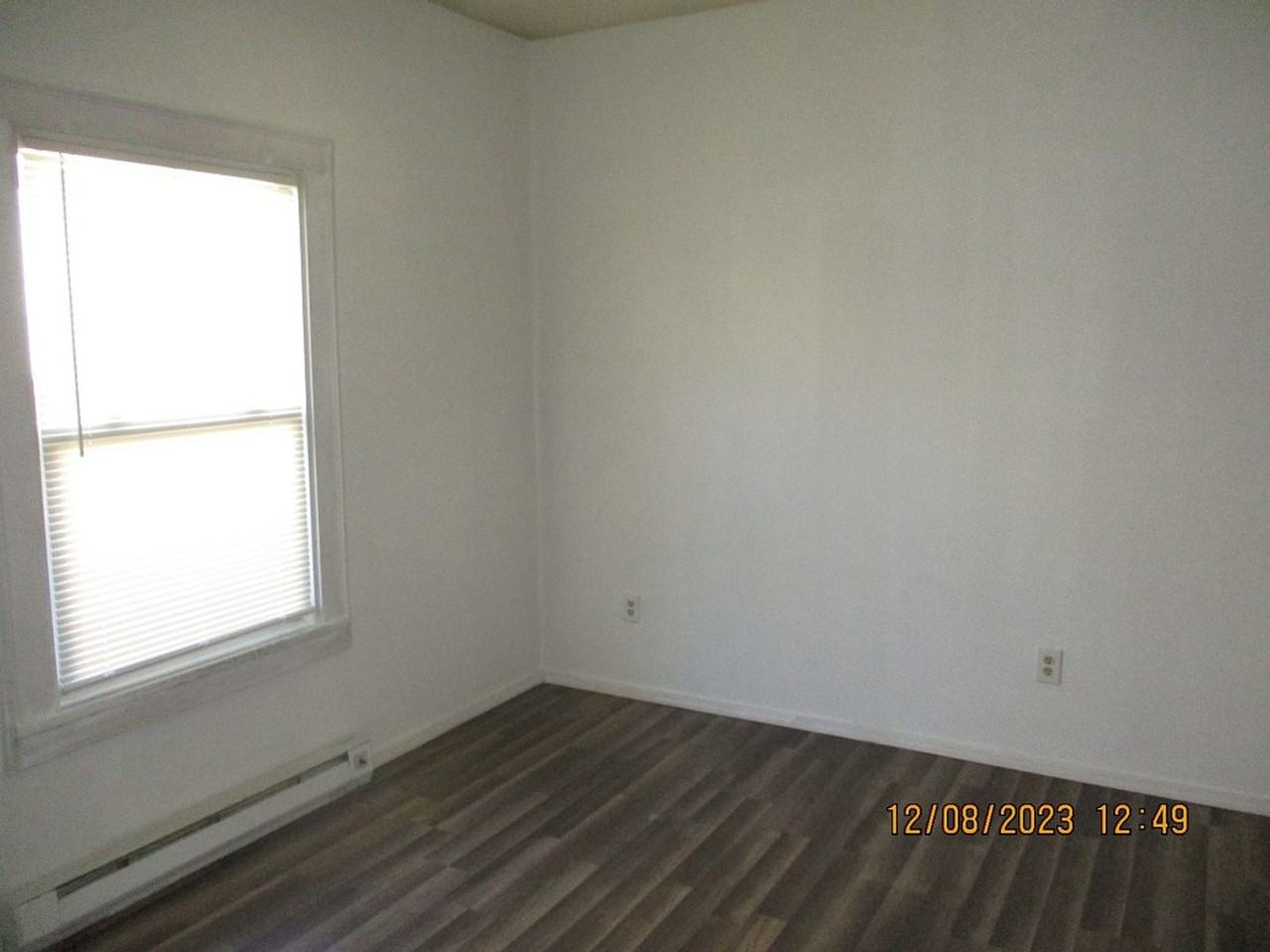 916 Lincoln St - Photo 4 of 8