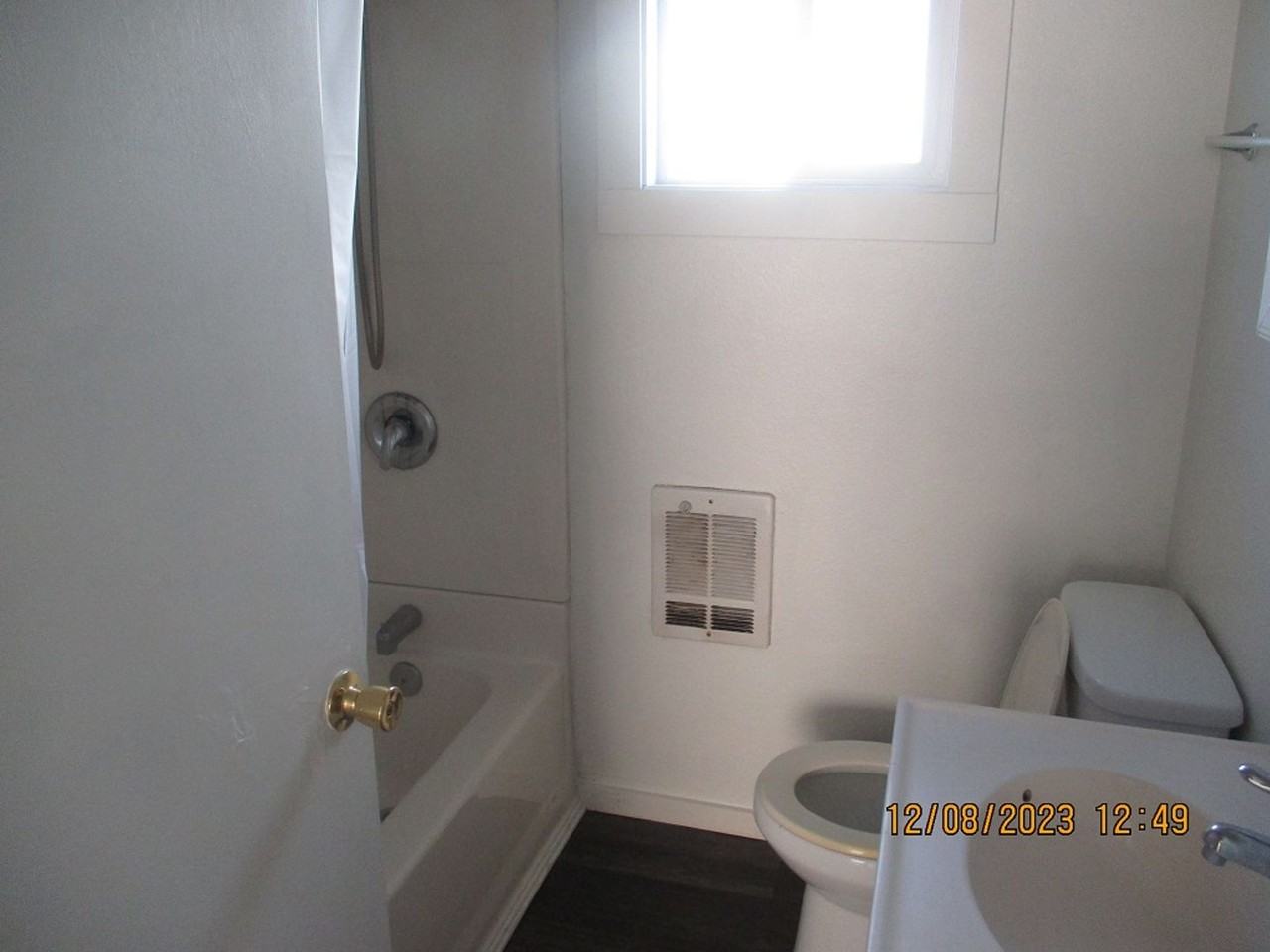 916 Lincoln St - Photo 5 of 8