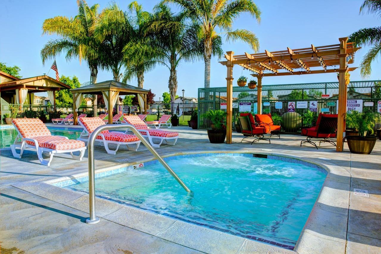 600 600 Hosking Ave- 2 Bed / 1.5 Baths - Photo 3 of 20