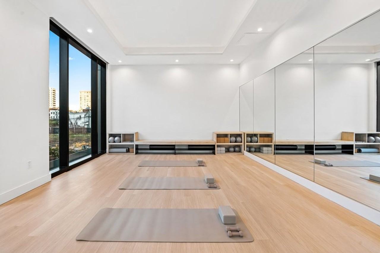 28 Van Reipen Ave - Photo 3 of 24