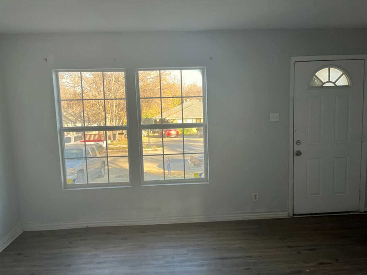 2700 Bideker Ave - Photo 3 of 20