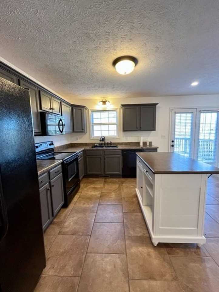 1801 Jackie Lorraine Dr - Photo 5 of 14