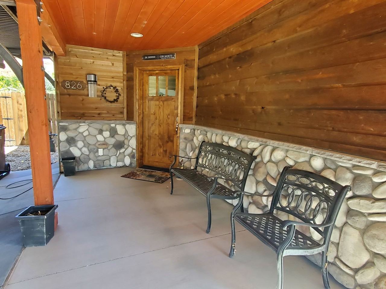 826 West Palisade Drive - Photo 3 of 36