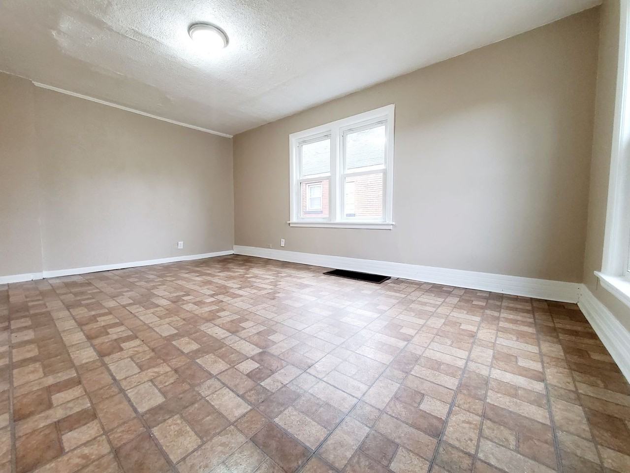 625 Martin Luther King Dr - Photo 2 of 9