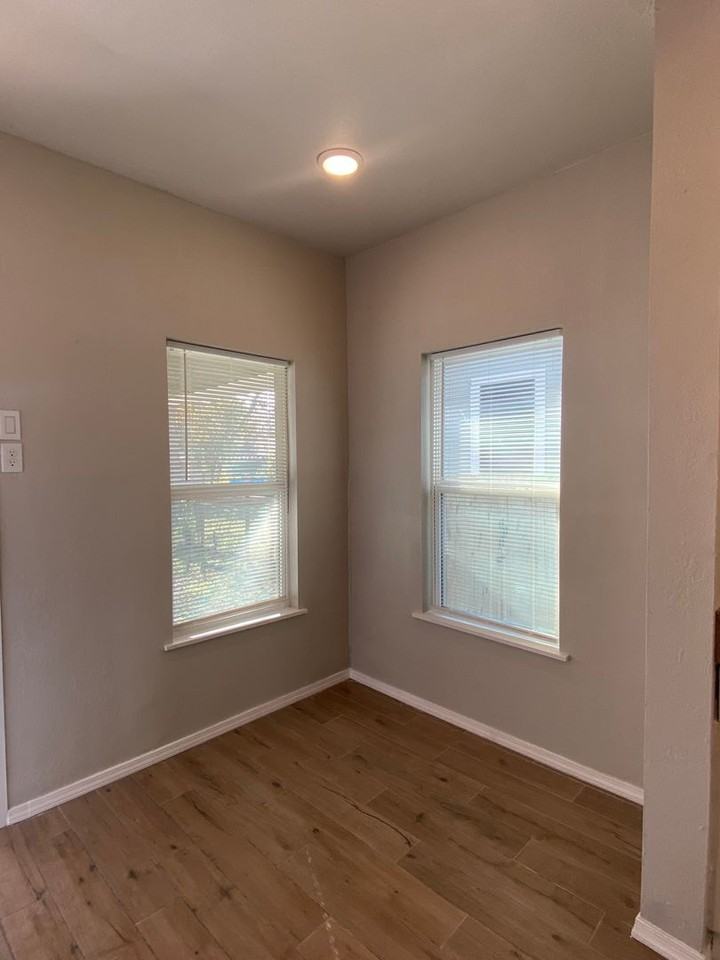 350 Barrett Pl - Photo 6 of 18