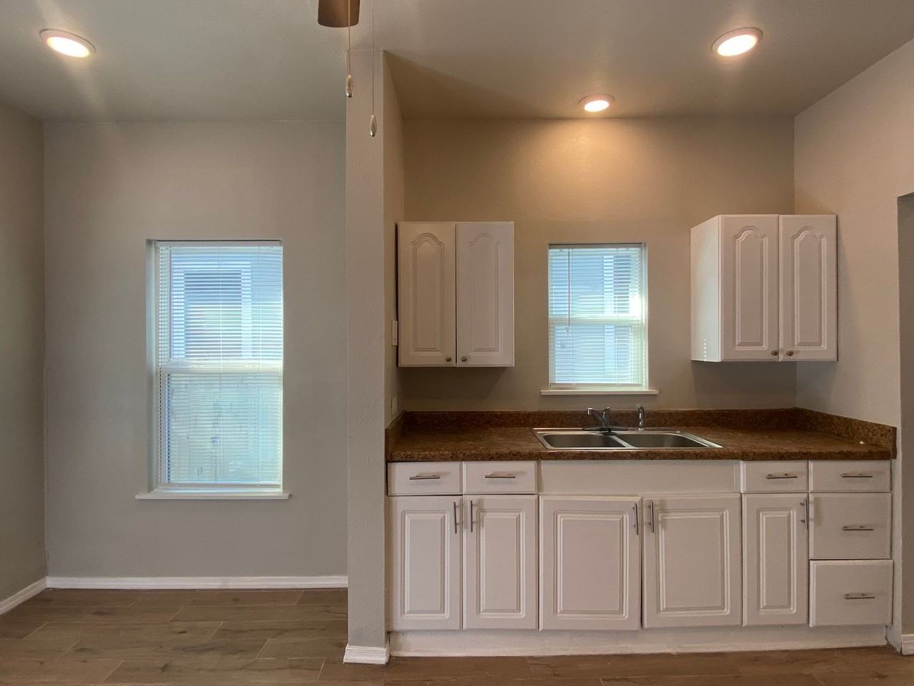 350 Barrett Pl - Photo 7 of 18