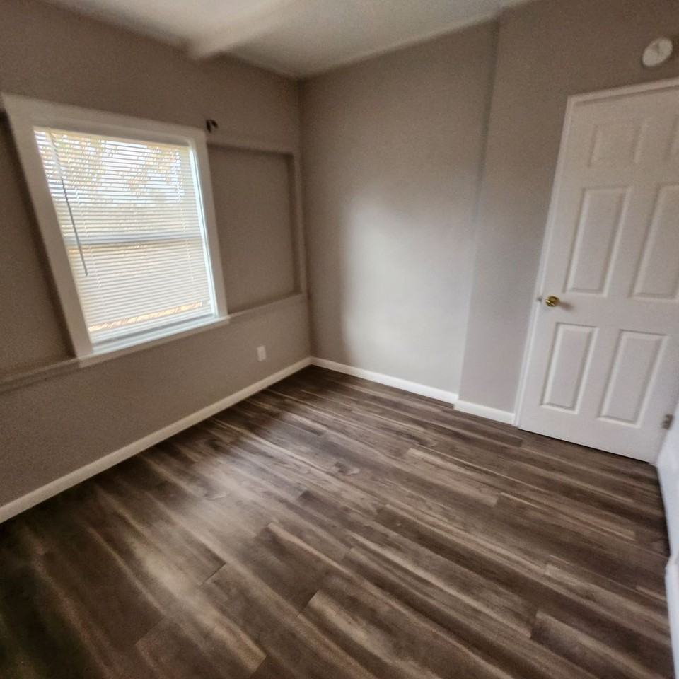 111 Pollard Dr - Photo 3 of 26